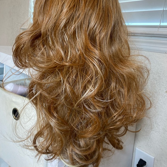 Used Lace Honey Blonde Wavy Wig - Picture 7 of 16
